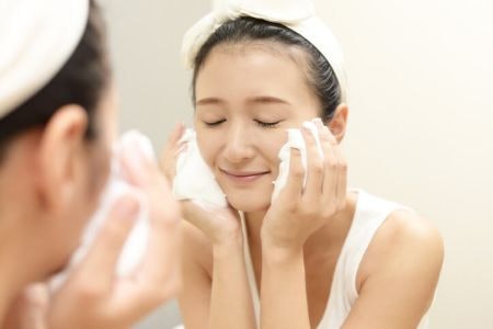 How to Wash Your Face for People With Acne