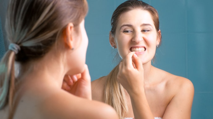 What Are Floss Picks and How Do You Use Them?