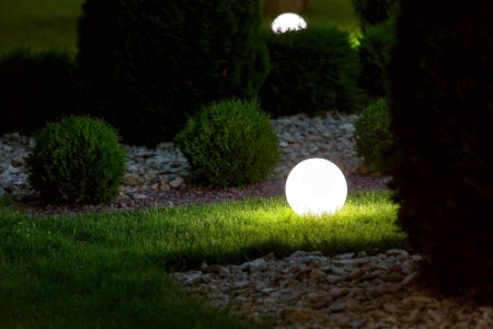 What Are Solar Garden Lights and How Do They Work?