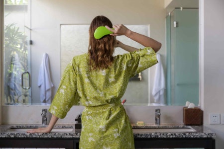 Go For a Handled Brush for Ease of Use, or a Palm Brush for More Control