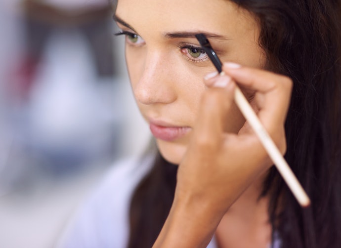 Consider the Tip Shape When Using an Eyebrow Brush to Apply Makeup
