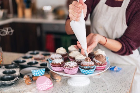 Look For a 12-Inch or 14-Inch Size for Intricate Decorations, but Pick Larger Sizes From 16 Inches for Frosting Cakes