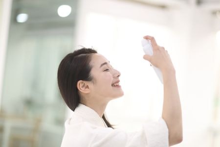 Scented Settings Spray Are Pleasant to Apply, but Always Go For Fragrance-Free if You Have Sensitive Skin