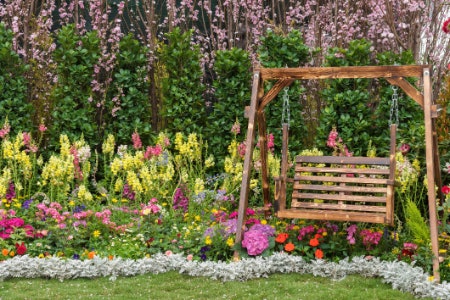 Select a Swinging Bench for Added Relaxation