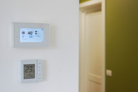 For the Best Accuracy, Check That the Reading Will Be Correct to at Least ±1°C and Will Refresh Within 10 Seconds