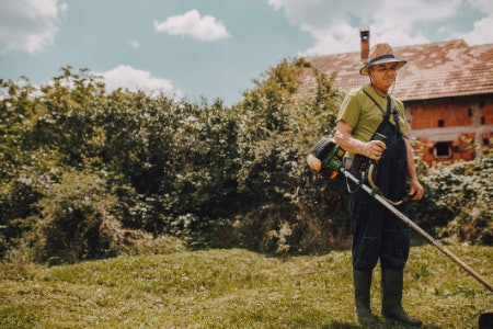 Most Trimmers Range Between 1 - 1.5 M: Opt For an Adjustable Pole to Find a Comfortable Length
