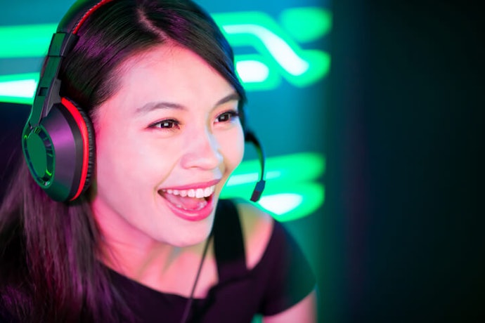 Pick a Microphone With Noise Cancellation or Mute Function to Control Noise Around You