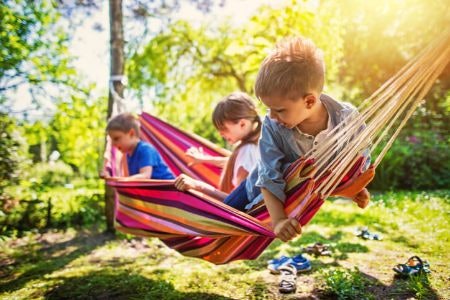 A 100 kg Weight Limit Works Great for a Single Person, but Hammocks Over 200 kg Are Better for Prolonged Usage