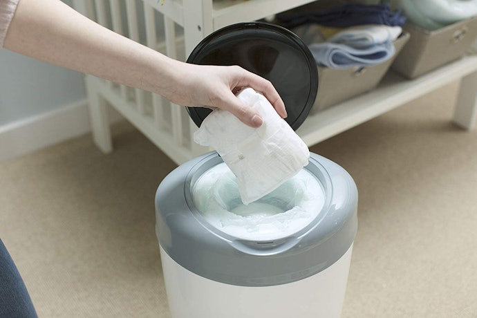 Look For Features That Offer Protection Against Odours Such as Odour-Reducing Filters or Seals Around the Lid