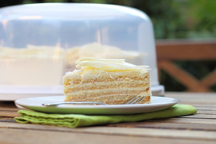 Select a Carrier That Features Clips or a Locking Device, to Provide Extra Security Whilst Transporting Your Cake