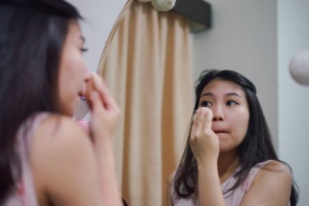 Pick a Hydrophilic Sponge to Avoid Wasting Foundation