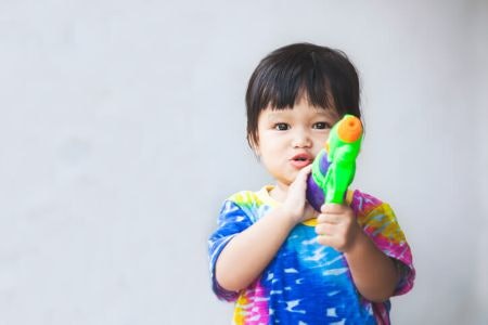 For Those Buying Water Guns for Their Children, Note the Weight of the Gun and the Recommended Age to Ensure It’s Suitable