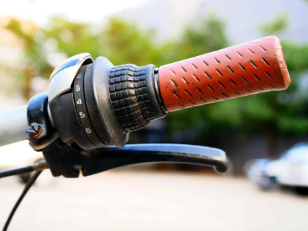 Choose a Single-Speed Chain for BMX Bikes or Match up the Chain’s Speed Rating to the Number of Gears on Your Bike