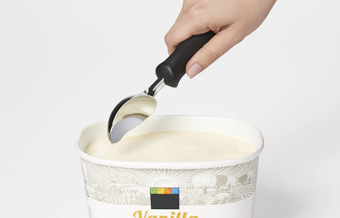 Scoopers With a Handle Grip Are More Comfortable and Easier to Use