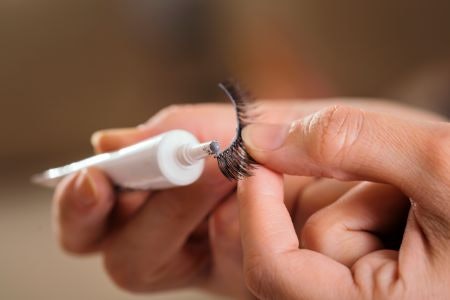 Determine the Best Application Method, Depending on How Long You Want to Wear Your Lashes
