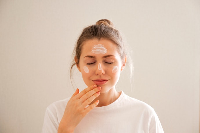 Look For Moisturising Ingredients Like Vitamin E, Glycerin and Aloe Vera