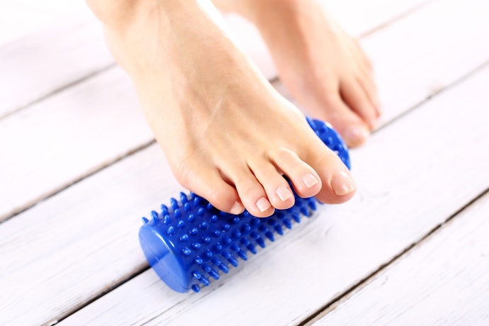 If You Want to Control the Pressure of Your Massage and Target Specific Pressure Points, Go For a Manual Roller