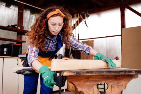 Look for a Woodworking Clamp With a Throat Depth Between 60 - 80 mm, and a 300 mm Jaw Capacity
