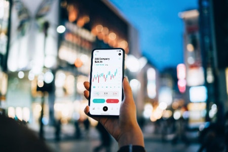 Keep an Eye on Every Market Fluctuation by Selecting an App With Real-Time Data