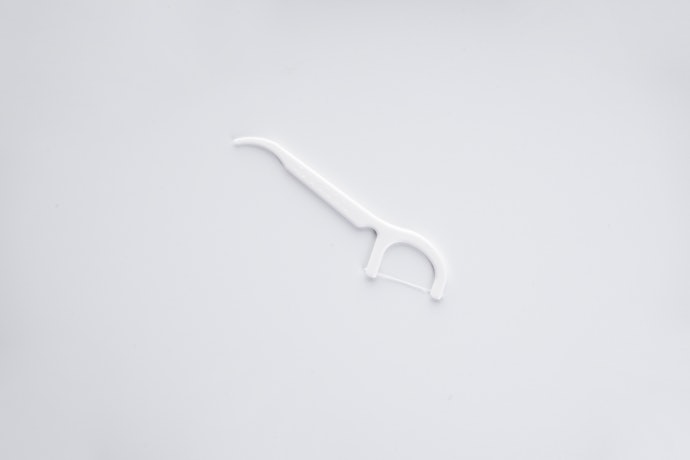 Consider Flavoured Floss Picks to Help Freshen Your Breath