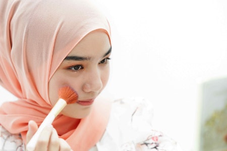 Setting Powders Are Designed to Soak up Excess Oils, Pick One With a Hydrating Formula if You Have Dry Skin
