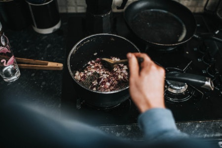 Choose Saucepans Made From Conductive Materials Like Cast Iron, Aluminium and Stainless Steel
