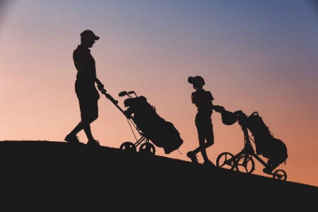 Trolleys With 2 Wheels Are Easy to Pull, Whereas Those With 3 or 4 Wheels Are Larger but Easier on the Shoulders