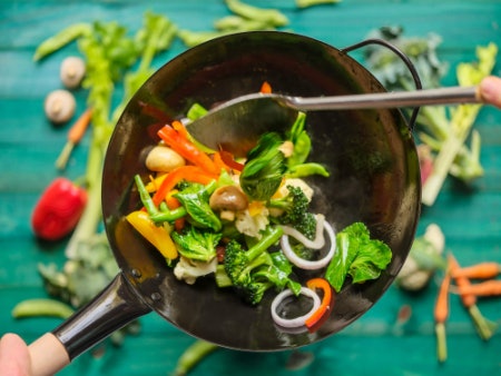 Pick a Lightweight Wok Under 1.5 kg for Easier Tossing and Flash Frying