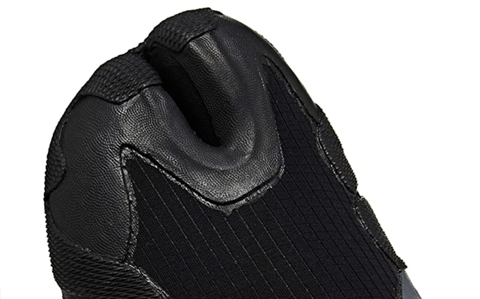 Decide on Round or Split Toe Boots Depending On Your Sport and Budget