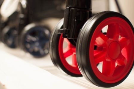 Pick Swivel Wheels With a Locking Mechanism for Better Manoeuvrability and Control
