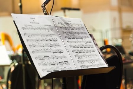 An Adjustable Sheet Tray Will Make Playing Much More Comfortable