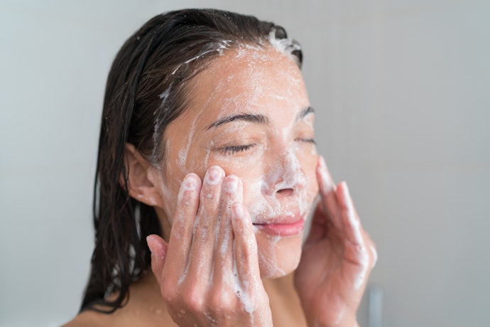 Look for Beneficial Ingredients for Dry Skin Like Sodium Hyaluronate, Avocado Oil and Oat