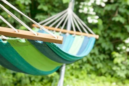 Pick a Hammock With a Spreader Bar for Sunbathing Outside