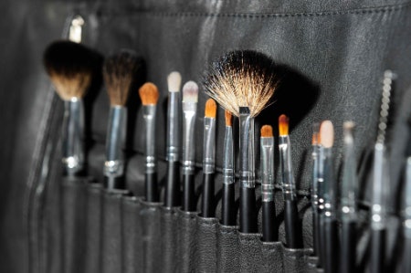 Select a Set That Comes With a Case to Keep Your Brushes Tidy and Safe