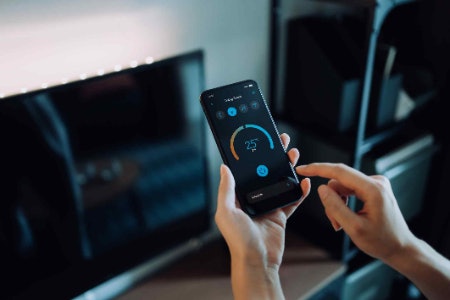 Pick a Smart Thermostat That’s Compatible With Your Phone or Home Hub