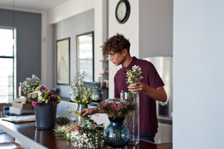 Look For Companies That Include Thoughtful Extras Like Arrangement Guides and Good Packaging