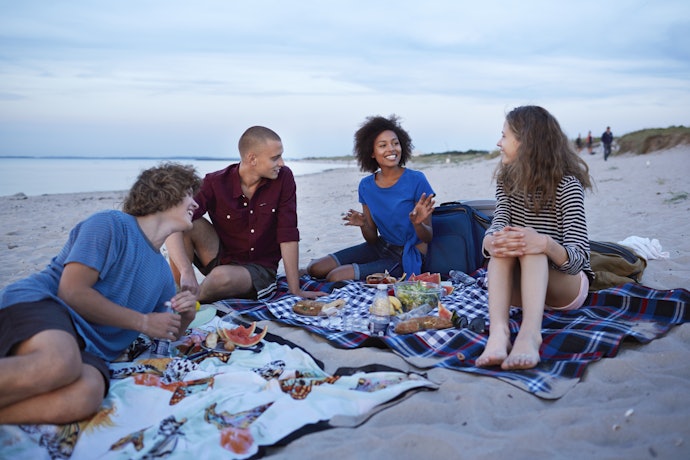 Select a Blanket That Measures Over 200 X 200cm for Two or More People