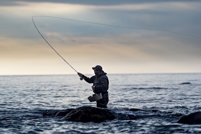 Decide Between a Spinning or Casting Rod, Depending on Your Level of Experience