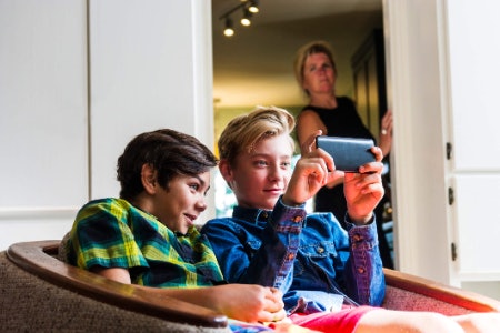 Who's In Charge? Some Apps Allow Independence, Others Give Parents the Last Word