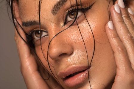 Consider a Waterproof Eyeliner Stamp to Withstand Humid Weather