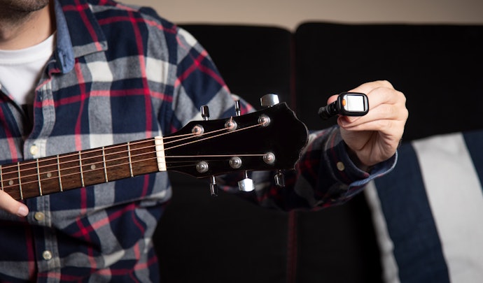 Choose Between a Clip-On, Pedal, Handheld, Soundhole and Automatic Tuner Based on Your Playing Style and Experience