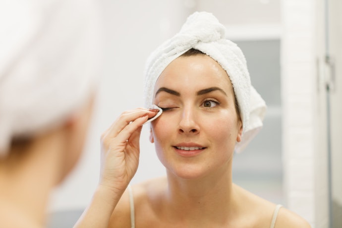 If You Wear Waterproof Mascara or Eyeliner, Check Whether the Eye Makeup Remover Is Compatible