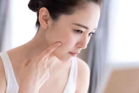 Look Out for Hydrating and Moisturising Ingredients Like Hyaluronic Acid and Aloe Vera to Avoid Over-Drying Skin
