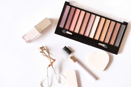 Select Compact Individual Colours if You're a Casual Eyeshadow Wearer, or a Palette for More Options