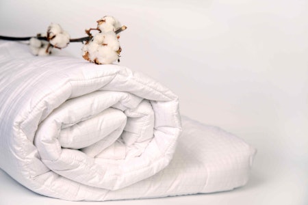 Pick a Comfortable and Lightweight Filling Like Polyester or Silk