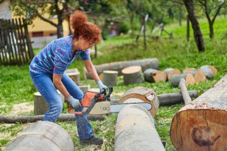 2. Pick a Chainsaw With a Bar Length of 5 - 20” for Home Use, or 13 - 20” for Professional Jobs