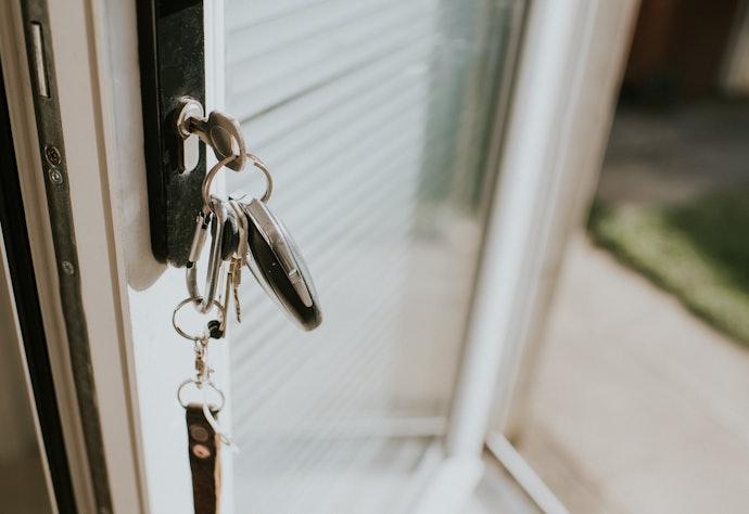 Decide Whether You’d Rather Use a Bluetooth App on Your Phone or a Manual Radio Wave Receiver to Find Your Keys
