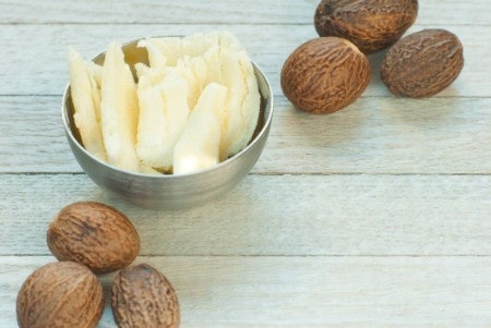 Look for Foot Creams With Shea Butter, Hemp Seed Oil or Glycerin to Moisturise Dry Skin