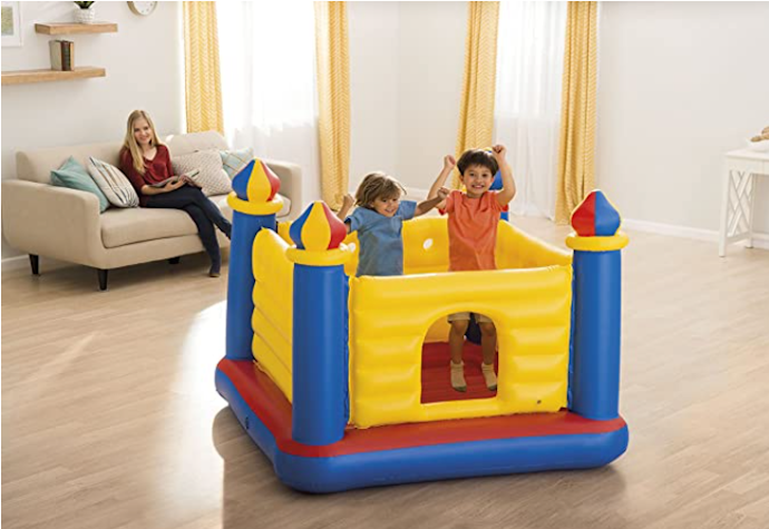 Choose the Dimensions of Your Bouncy Castle According to Your Kids' Ages and Planned Usage