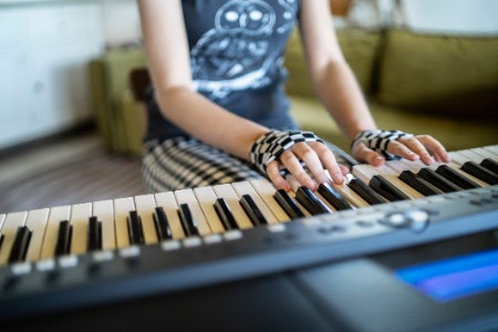 Riffs or Ambience? Decide Between Monophonic and Polyphonic